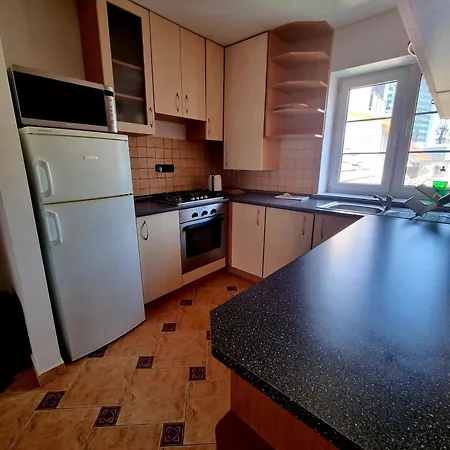 Big Huge Center 84m Nivy