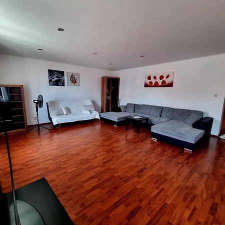 Διαμέρισμα Big Huge Center 84m Nivy Μπρατισλάβα