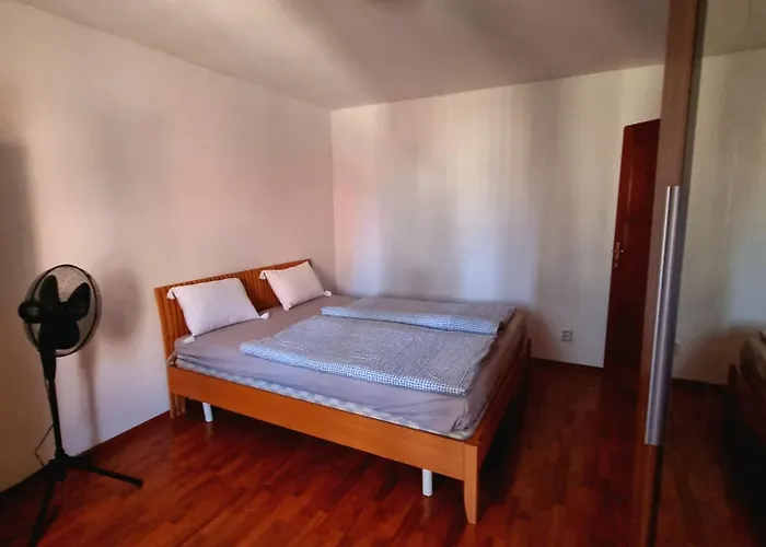 Big Huge Center 84m Nivy Apartment Pressburg