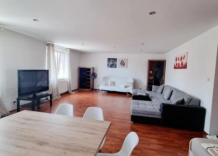 Big Huge Center 84m Nivy 브라티슬라바