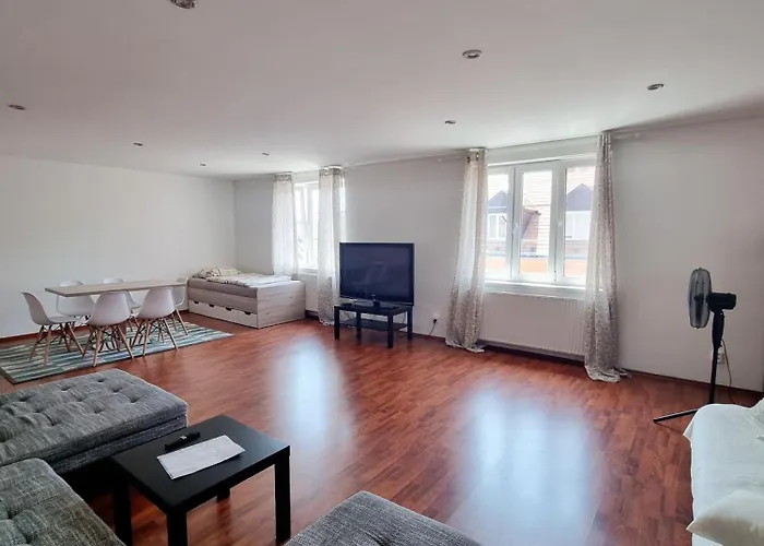 Big Huge Center 84m Nivy * 브라티슬라바