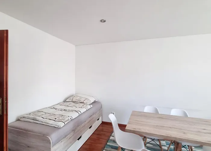 Big Huge Center 84m Nivy 브라티슬라바