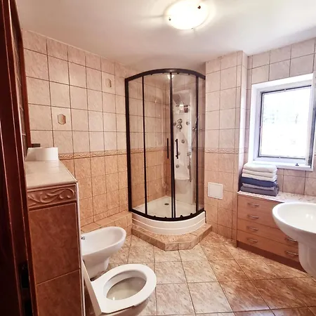 Big Huge Center 84m Nivy